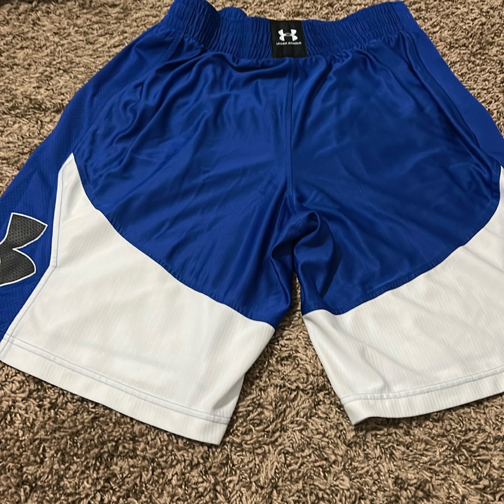 Men’s under Armour heat gear basketball shorts